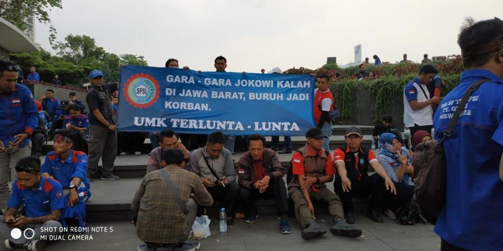 gara-gara-umk-buruh-jabar-menyasar-jokowi