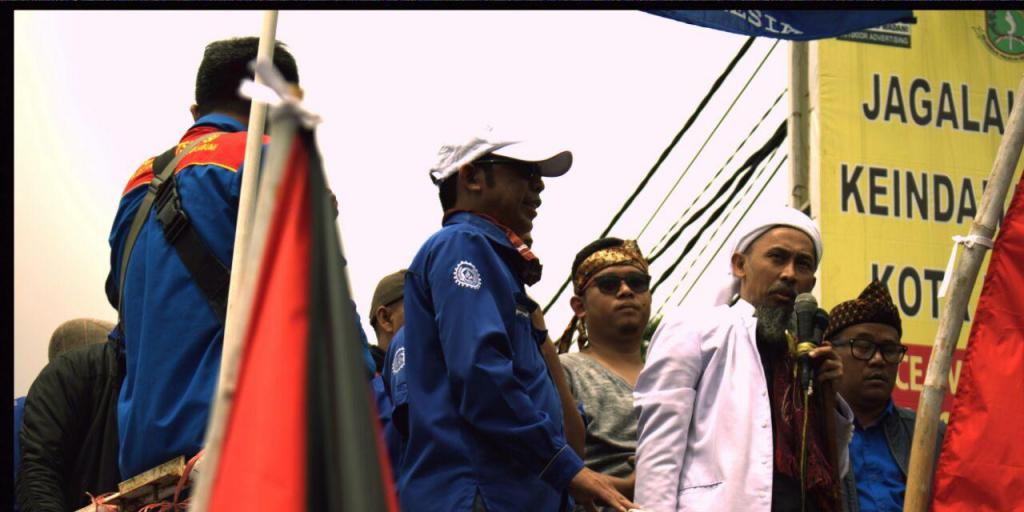 kh-fajar-laksana-kalau-ingin-di-bela-allah-kita-harus-membela-agama-allah