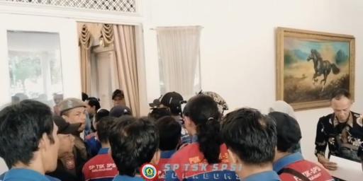 rapat-lks-tripartit-digeruduk-ratusan-anggota-sp-tsk-spsi-sukabumi