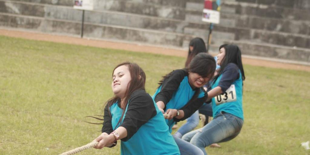 serunya-lomba-permainan-tradisional