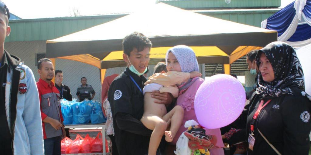 sibuknya-panitia-sunatan-massal